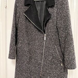 - OASIS Women's Black and White Tweed Jacket Size M
Excellent condition